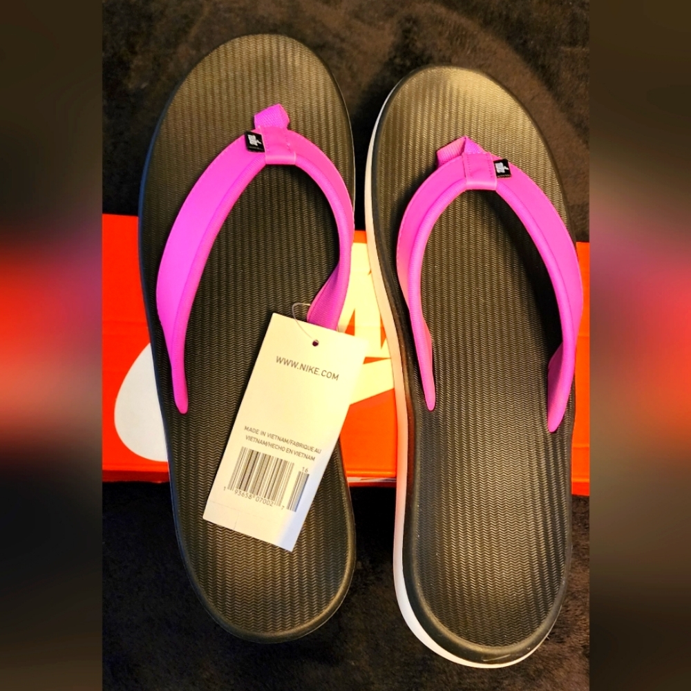 Nwt Nike women's sz 10 Bella Kai Thong flips